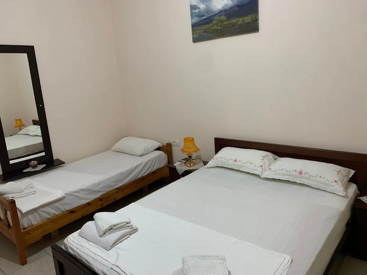 Ylli Cunaj Apartments Саранда