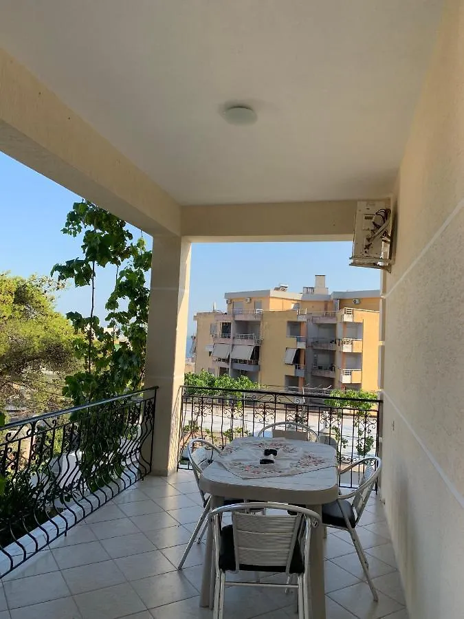 Ylli Cunaj Apartments Саранда